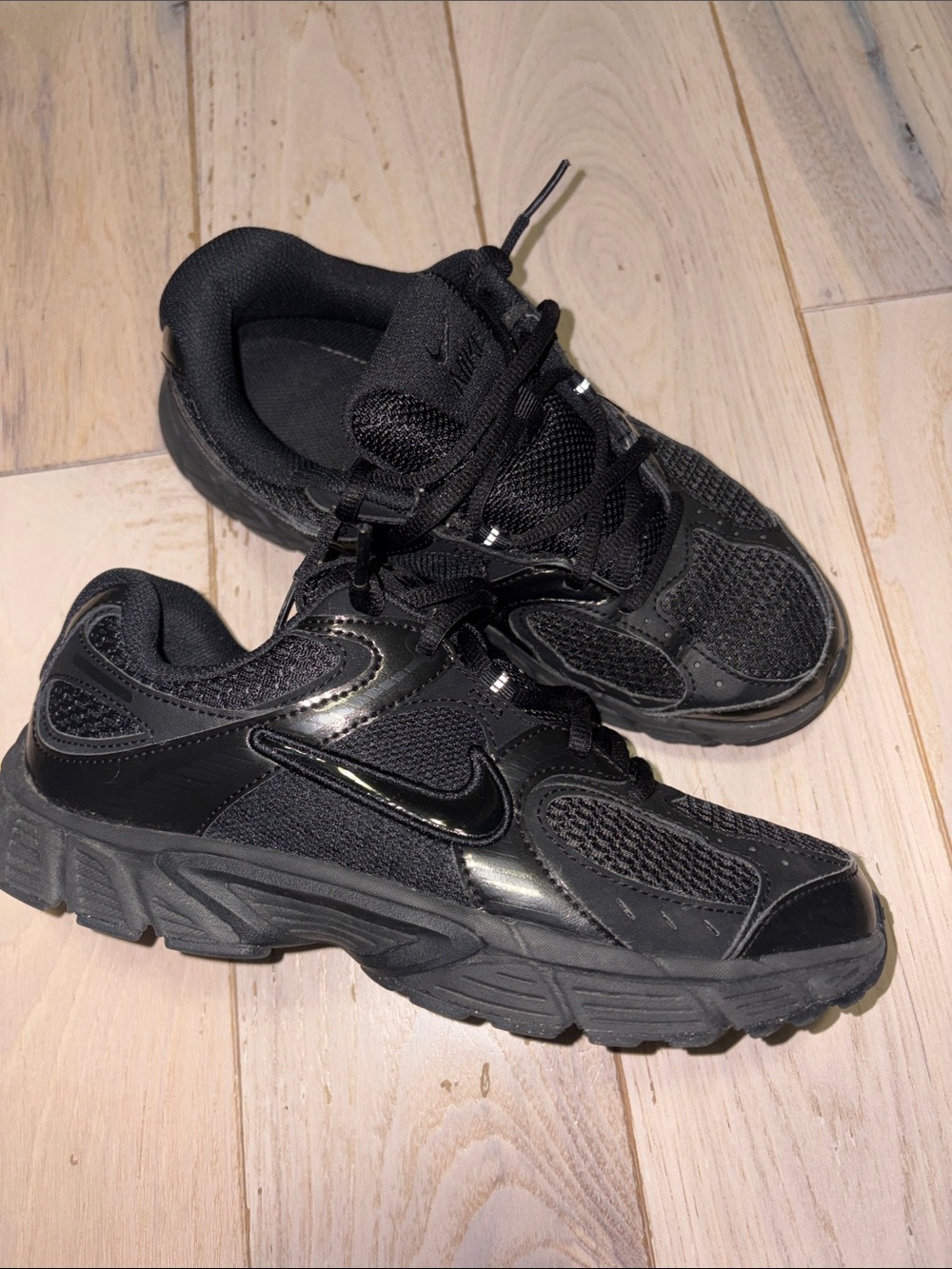 Nike RnR triple black